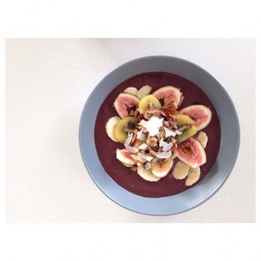 fresh fruits sliced beautifully on top of an acai bowl makes a great acai bowl image