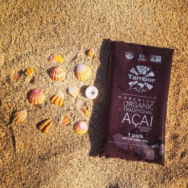 Tambor Acai smoothie pack on the beach makes a beautiful acai bowl image (pre-bowl status)